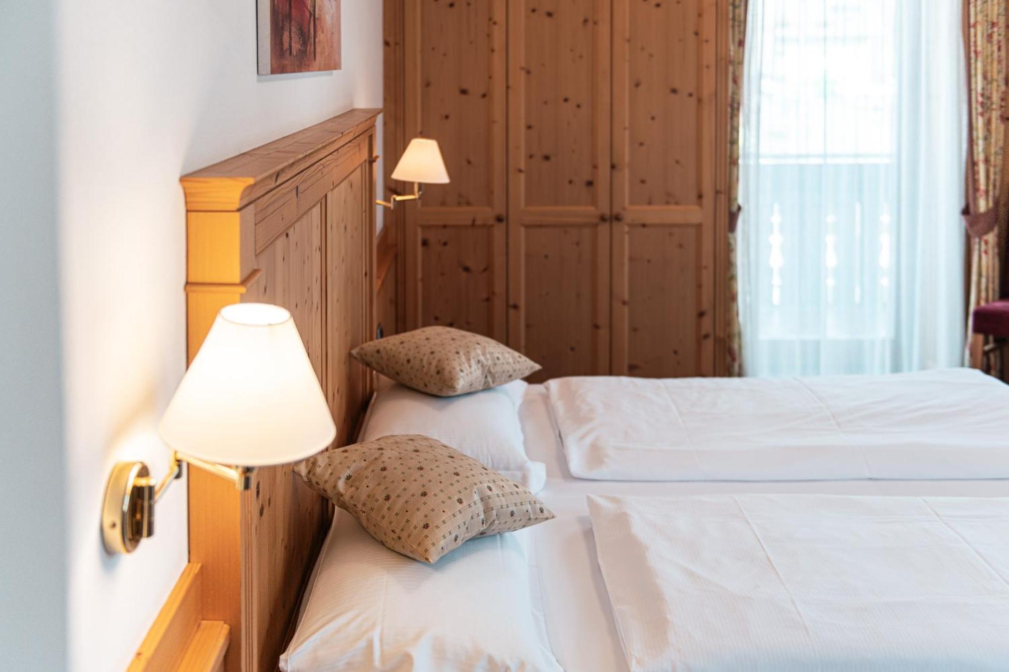 Hotel Goldene Rose Monguelfo-Tesido / Welsberg-Taisten Екстериор снимка