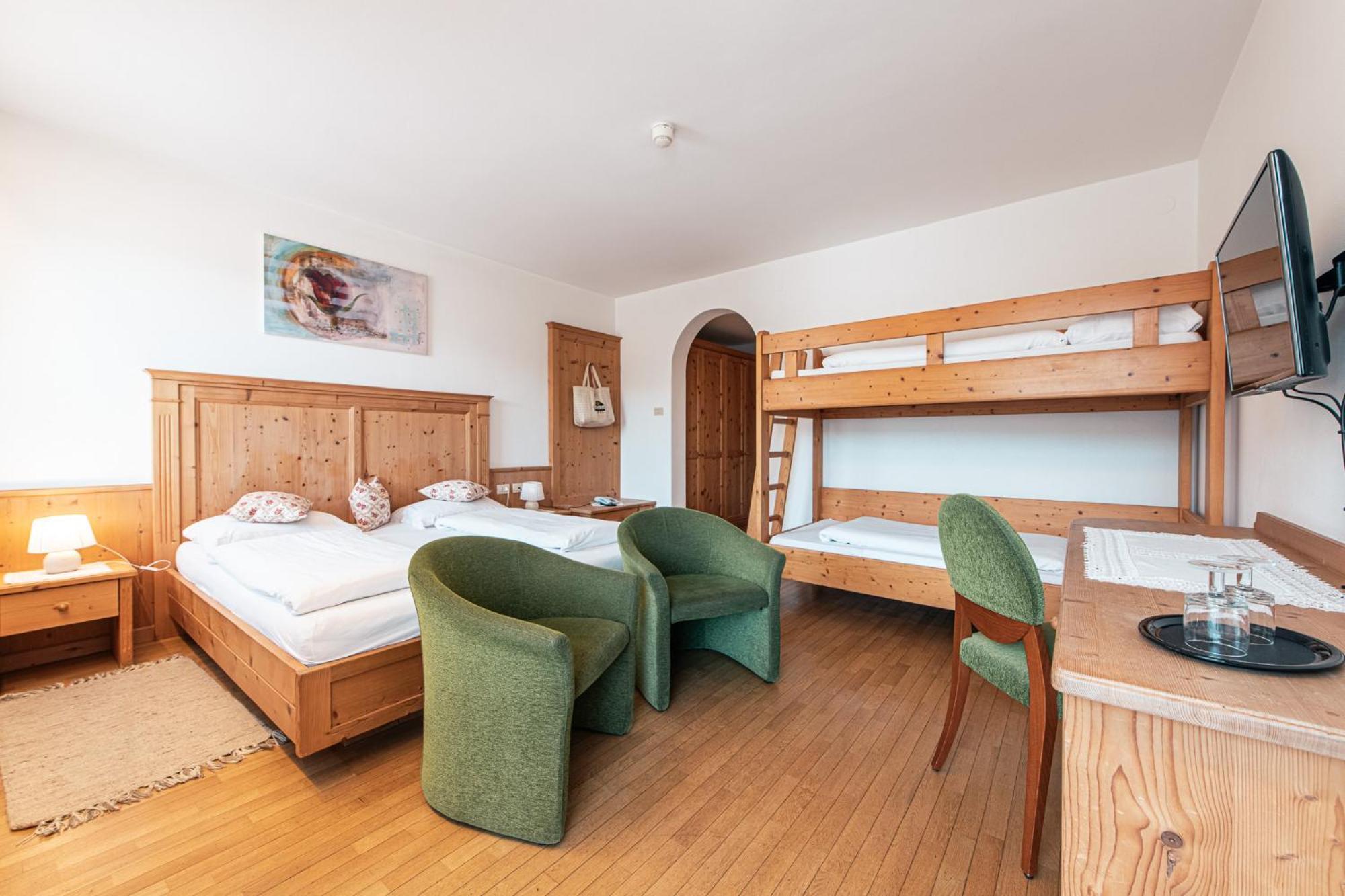 Hotel Goldene Rose Monguelfo-Tesido / Welsberg-Taisten Екстериор снимка