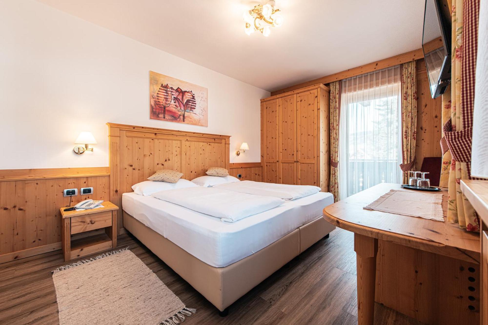 Hotel Goldene Rose Monguelfo-Tesido / Welsberg-Taisten Екстериор снимка