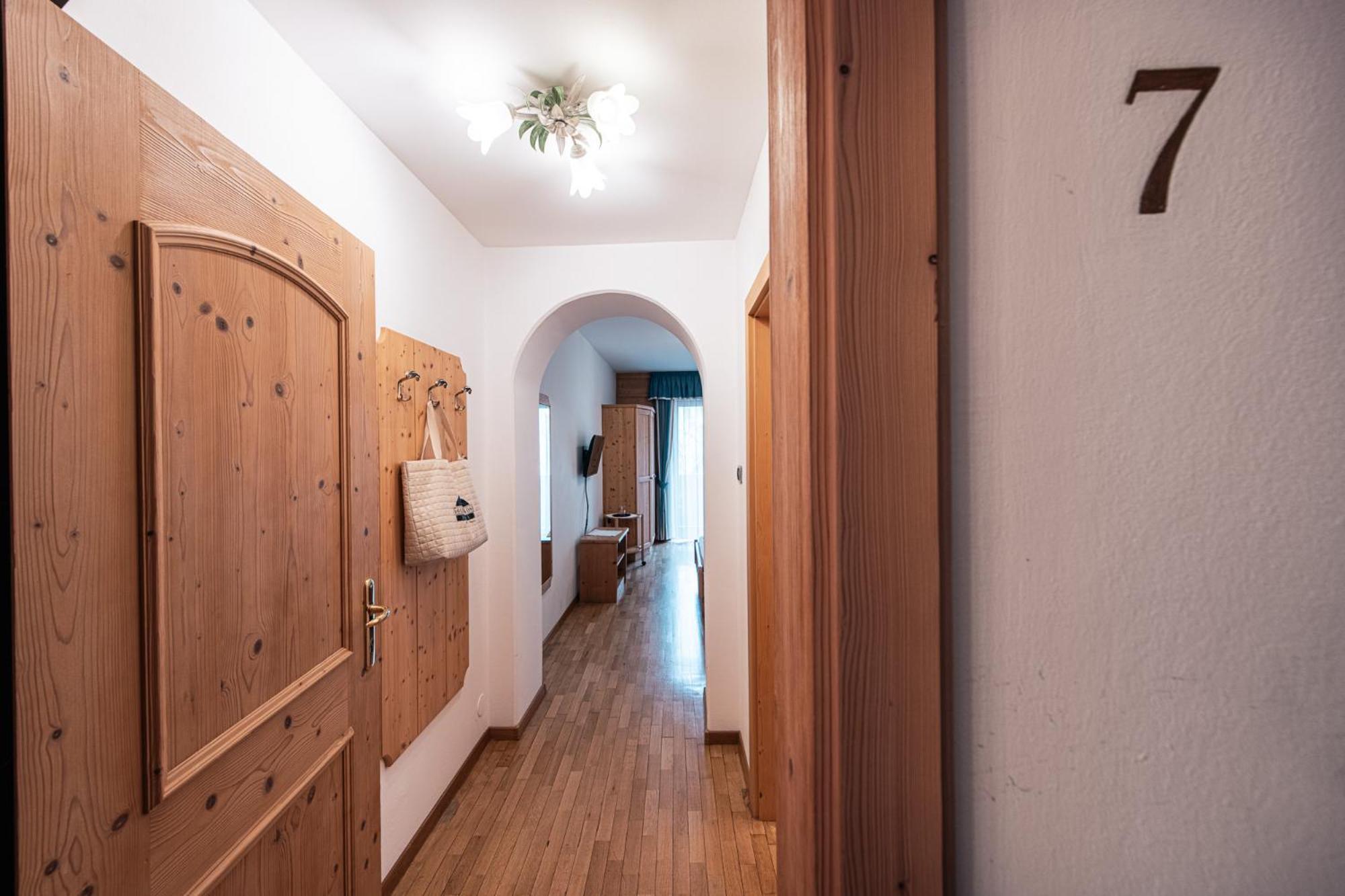 Hotel Goldene Rose Monguelfo-Tesido / Welsberg-Taisten Екстериор снимка