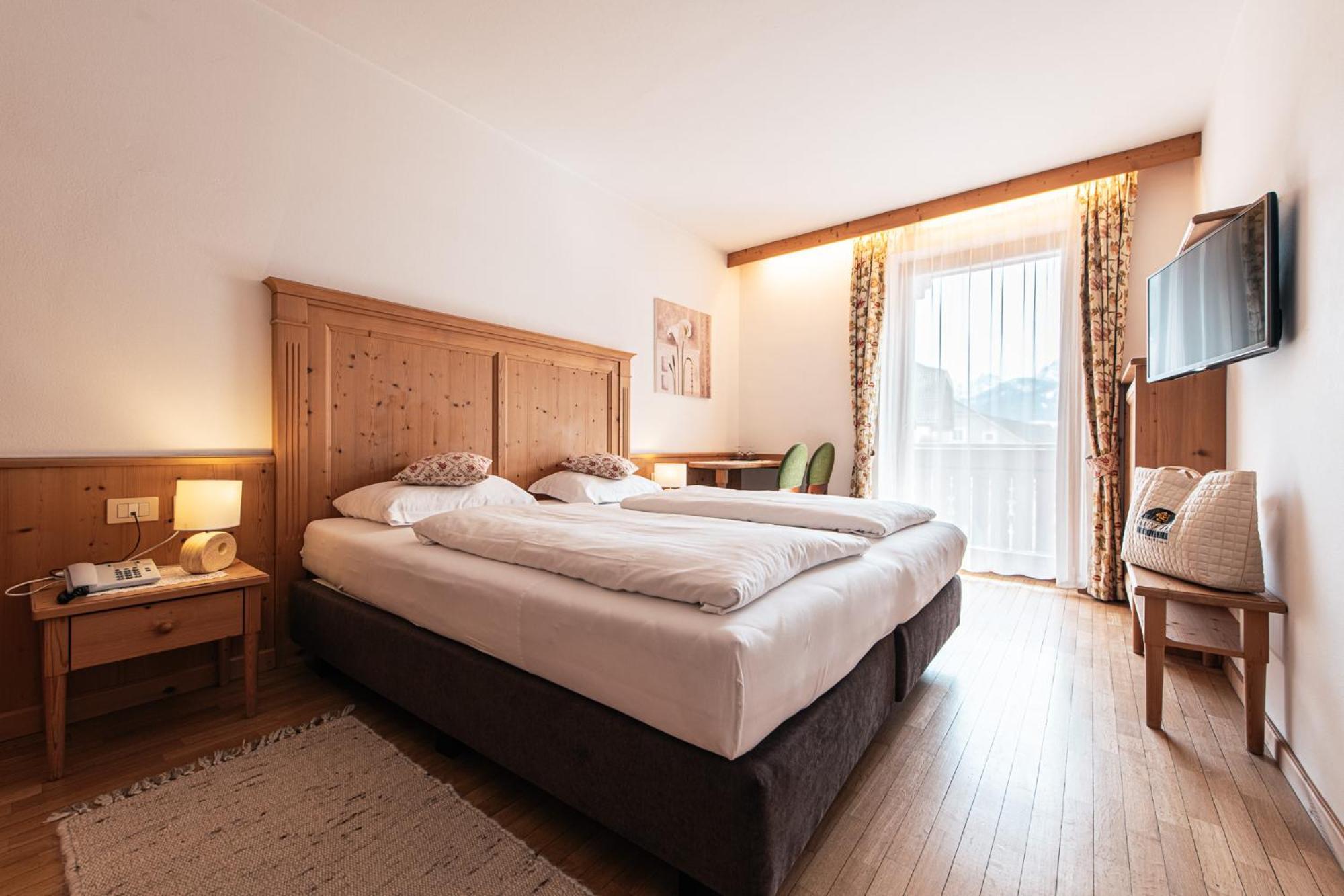 Hotel Goldene Rose Monguelfo-Tesido / Welsberg-Taisten Екстериор снимка