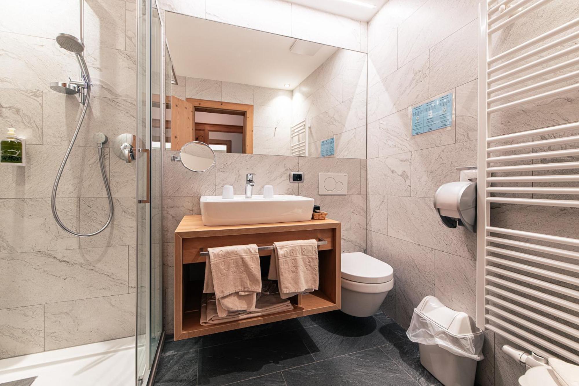 Hotel Goldene Rose Monguelfo-Tesido / Welsberg-Taisten Екстериор снимка