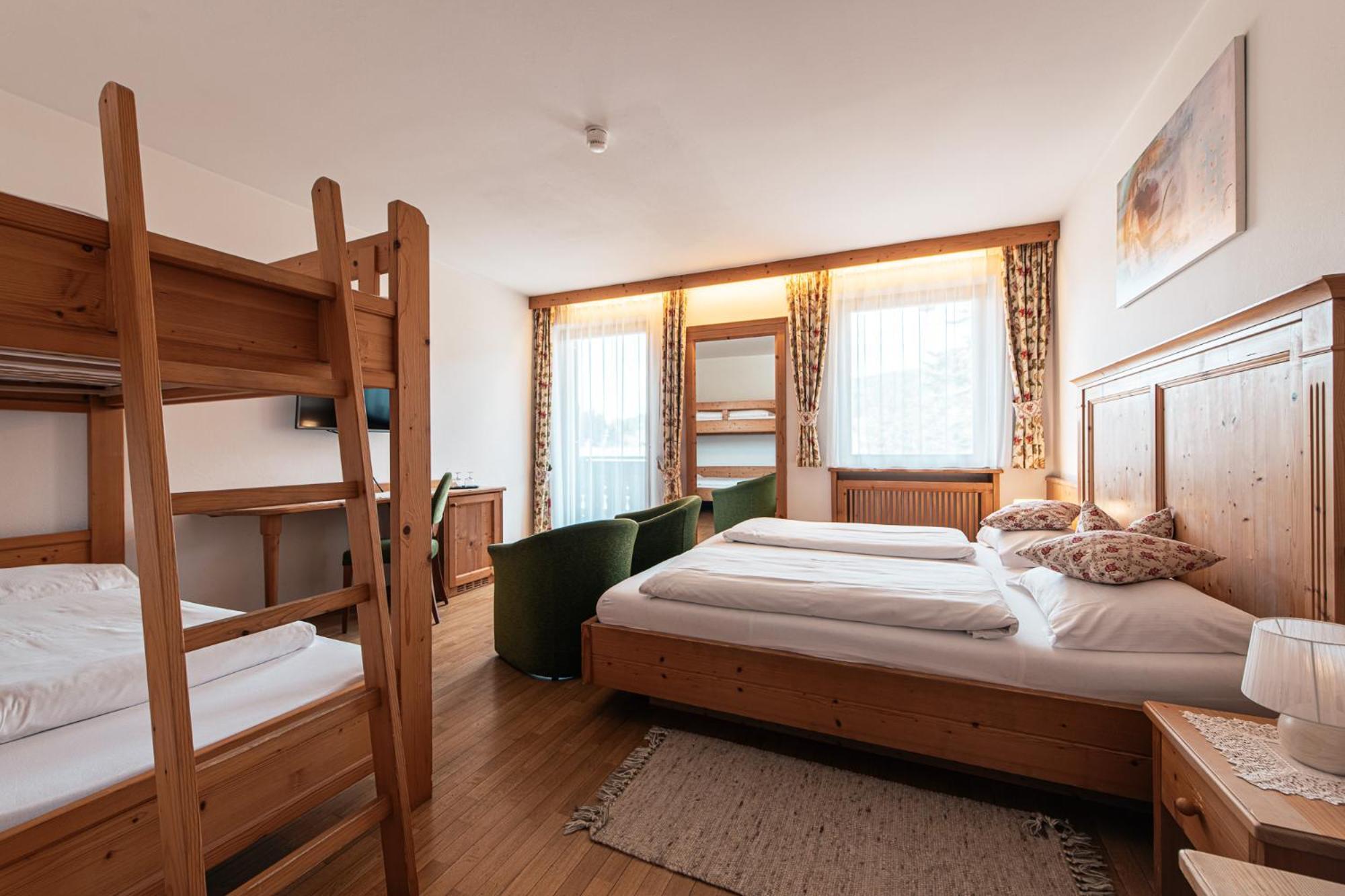 Hotel Goldene Rose Monguelfo-Tesido / Welsberg-Taisten Екстериор снимка