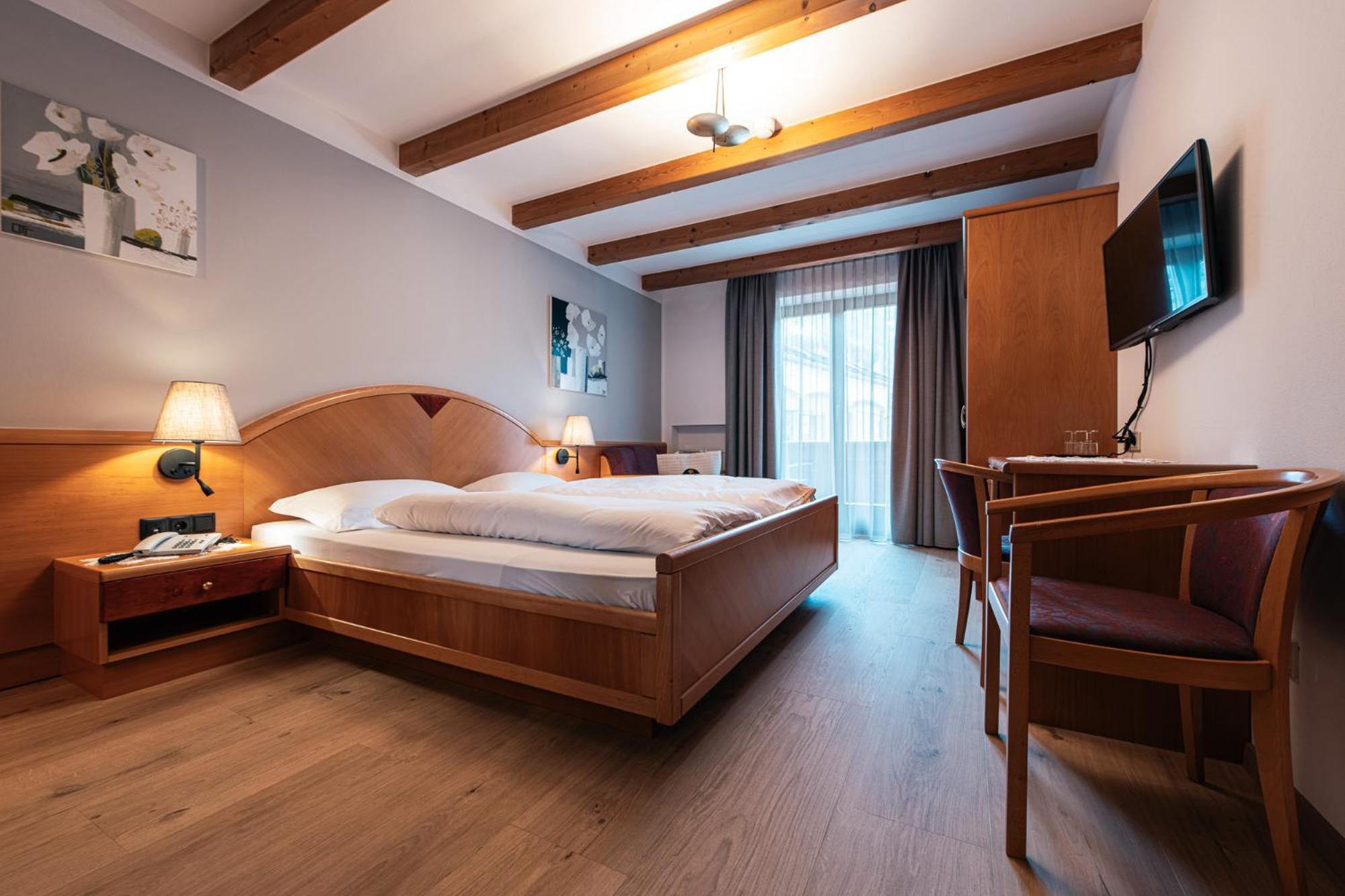 Hotel Goldene Rose Monguelfo-Tesido / Welsberg-Taisten Екстериор снимка