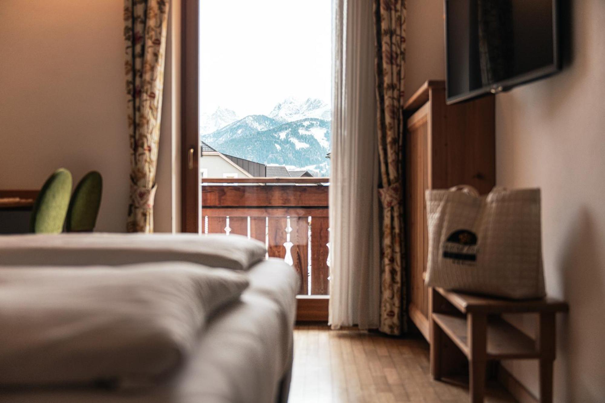 Hotel Goldene Rose Monguelfo-Tesido / Welsberg-Taisten Екстериор снимка