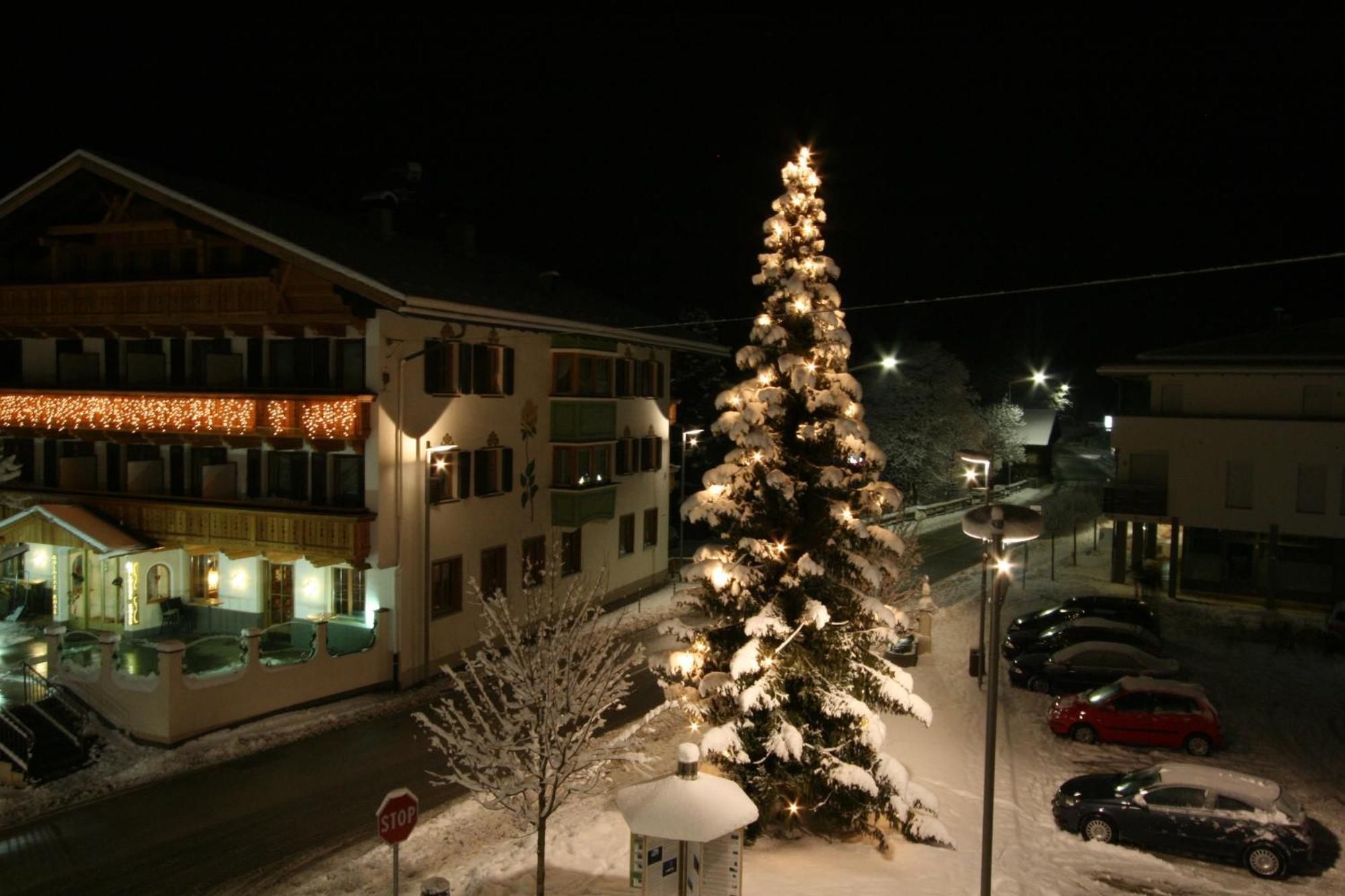 Hotel Goldene Rose Monguelfo-Tesido / Welsberg-Taisten Екстериор снимка