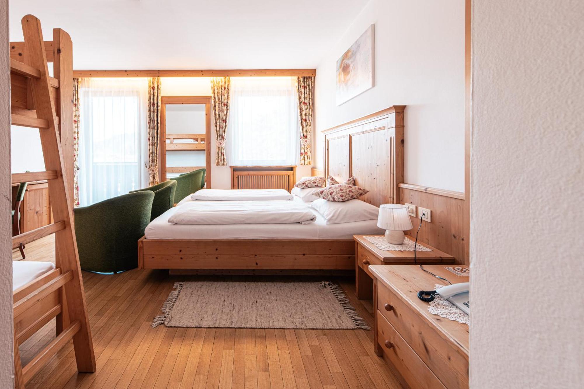Hotel Goldene Rose Monguelfo-Tesido / Welsberg-Taisten Екстериор снимка