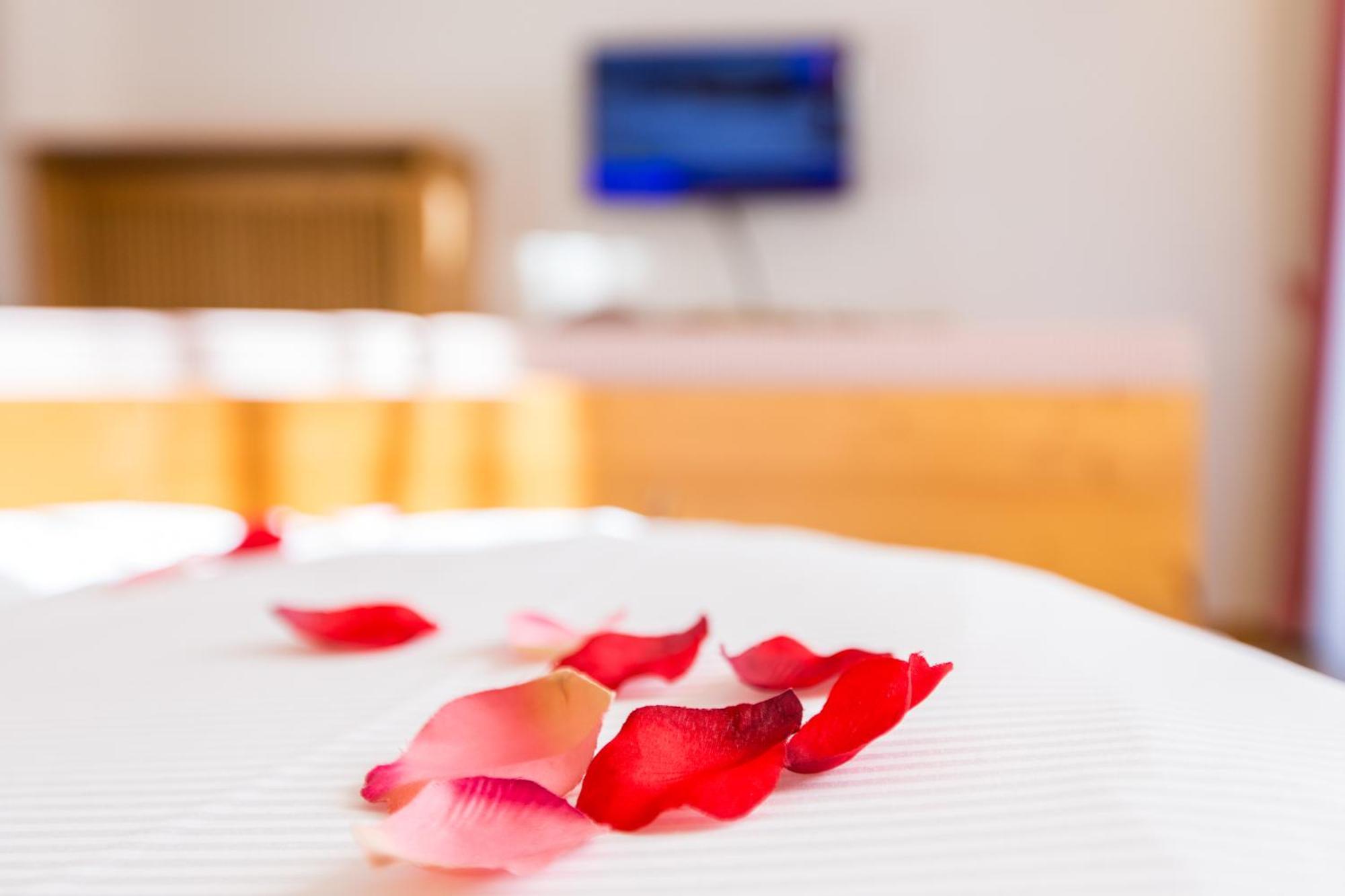 Hotel Goldene Rose Monguelfo-Tesido / Welsberg-Taisten Екстериор снимка