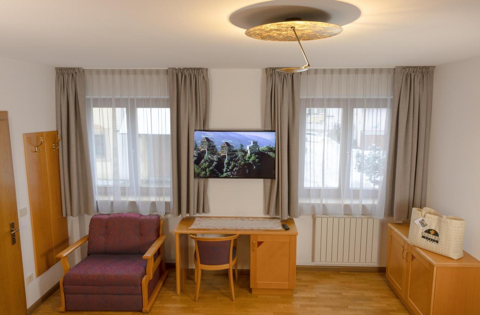 Hotel Goldene Rose Monguelfo-Tesido / Welsberg-Taisten Екстериор снимка