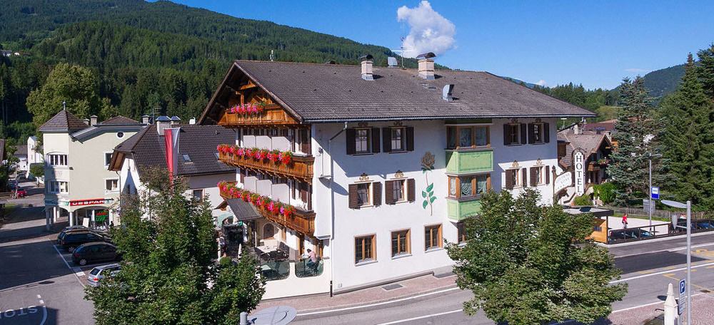 Hotel Goldene Rose Monguelfo-Tesido / Welsberg-Taisten Екстериор снимка