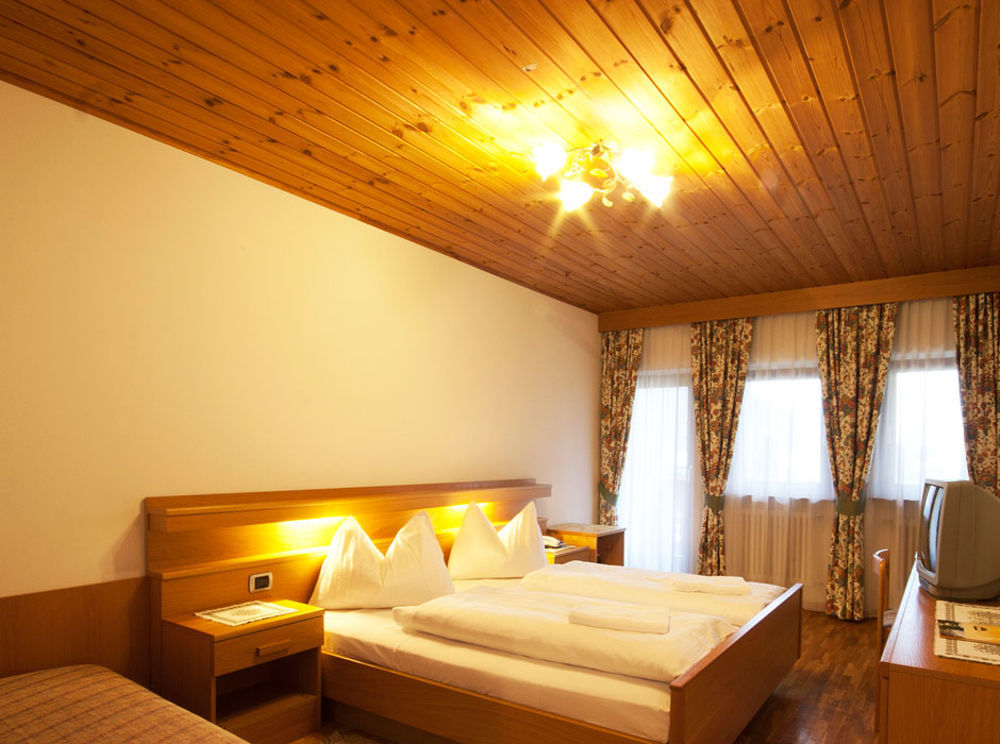Hotel Goldene Rose Monguelfo-Tesido / Welsberg-Taisten Екстериор снимка