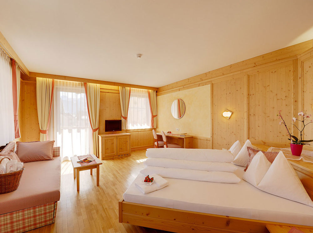 Hotel Goldene Rose Monguelfo-Tesido / Welsberg-Taisten Екстериор снимка